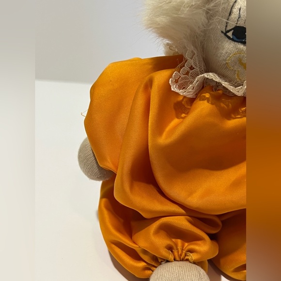 Vintage Q-Tee Clown Sand Doll with Orange Outfit White Soft Hair Hand Painted - Picture 8 of 10
